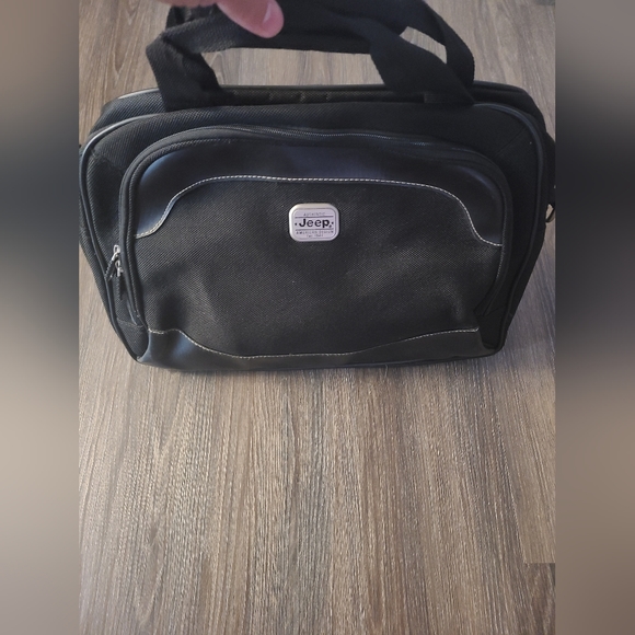 Authentic Jeep Brand Gym  Messenger Travel Bag - Picture 1 of 6